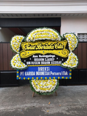 Papan Bunga Duka di Seberang Padang